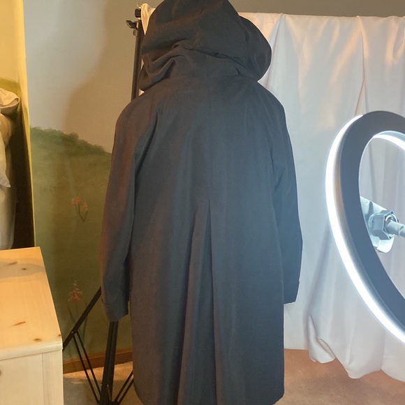 Gallery black coat with hood and zip out lining - Picture 2 of 15